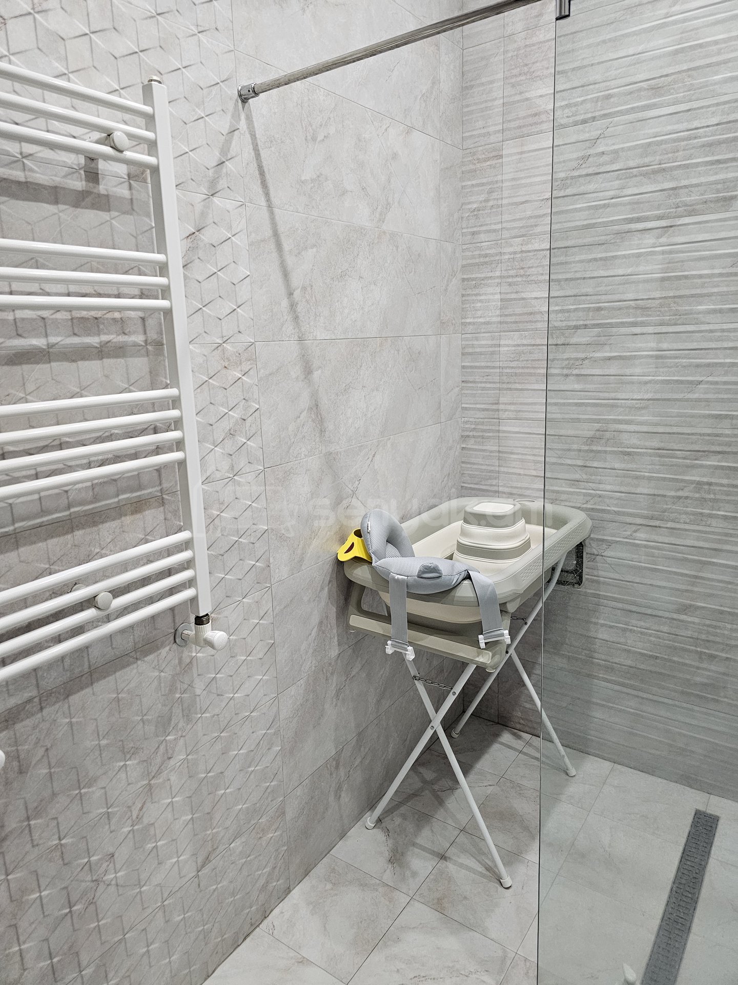 3 Սենյականոց Բնակարան Քարե Շենքում, 100քմ, 2/5 հարկ, Կապիտալ Վերանորոգված, Կահավորված