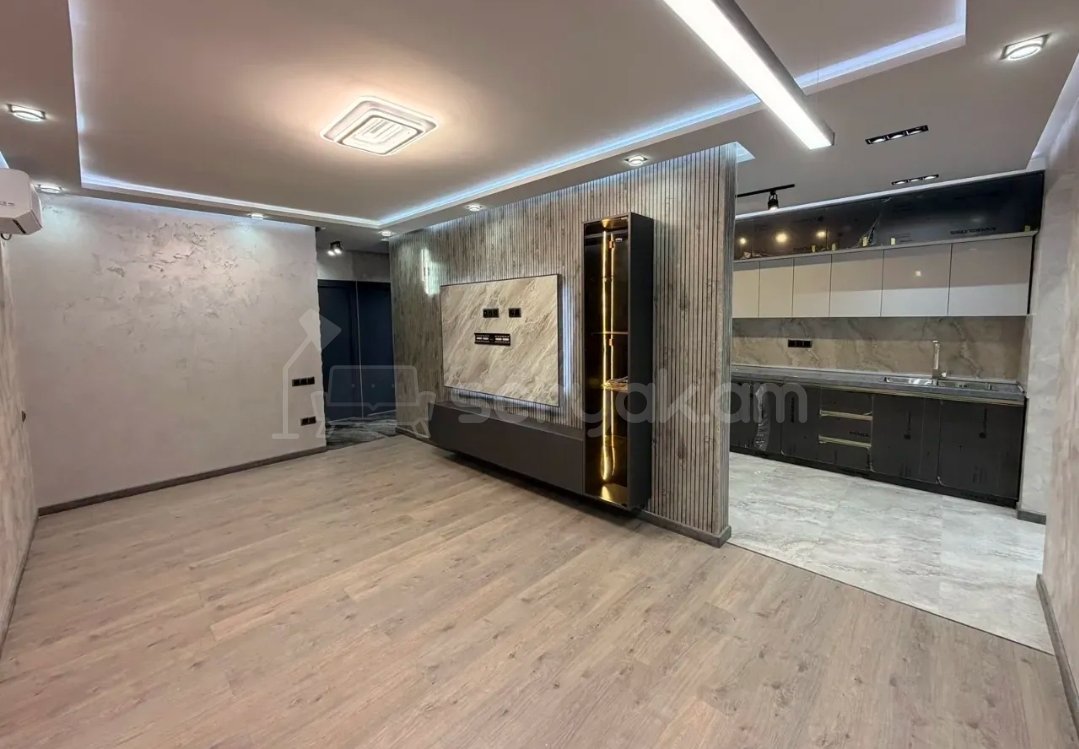 4 Սենյականոց Բնակարան Քարե Շենքում, 74քմ, 1/5 հարկ, Դիզայներական Վերանորոգված