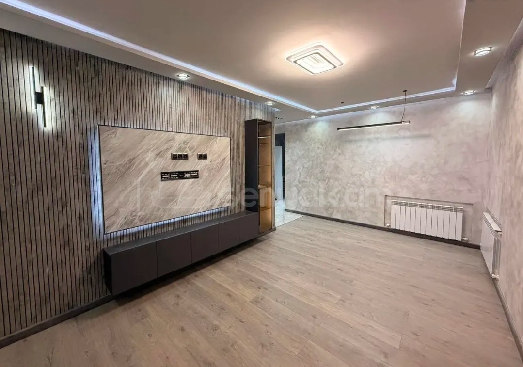 4 Սենյականոց Բնակարան Քարե Շենքում, 74քմ, 1/5 հարկ, Դիզայներական Վերանորոգված