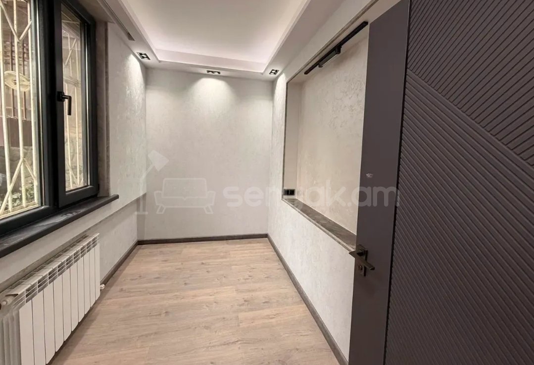 4 Սենյականոց Բնակարան Քարե Շենքում, 74քմ, 1/5 հարկ, Դիզայներական Վերանորոգված