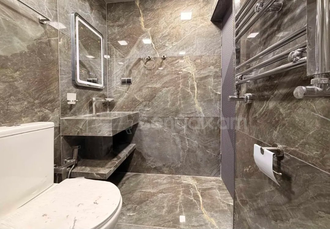 4 Սենյականոց Բնակարան Քարե Շենքում, 74քմ, 1/5 հարկ, Դիզայներական Վերանորոգված