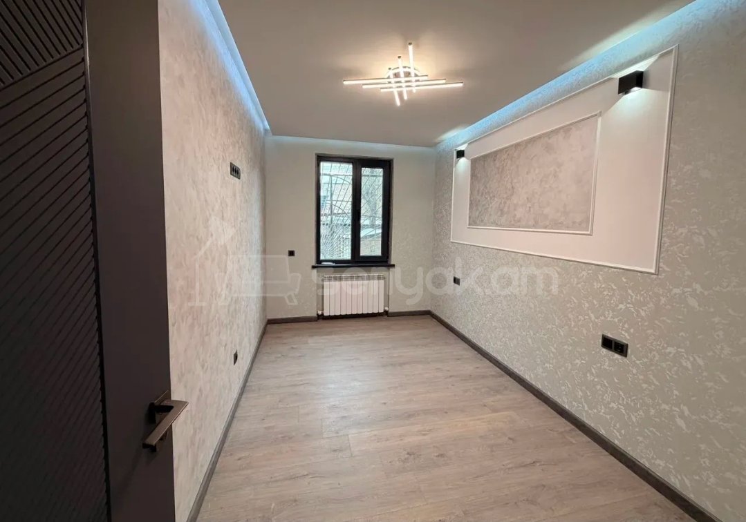 4 Սենյականոց Բնակարան Քարե Շենքում, 74քմ, 1/5 հարկ, Դիզայներական Վերանորոգված