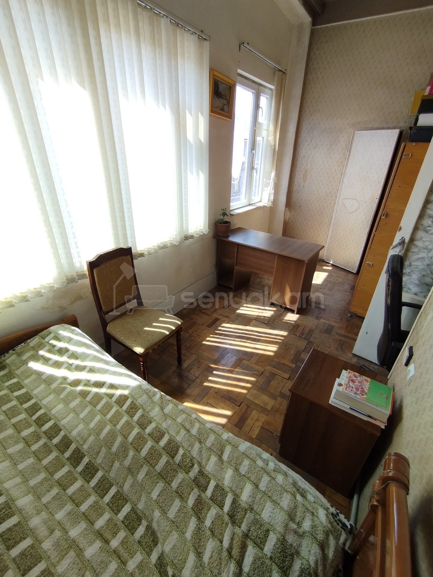 3 Սենյականոց Բնակարան Քարե Շենքում, 74քմ, 3/5 հարկ, Նորմալ Վիճակում