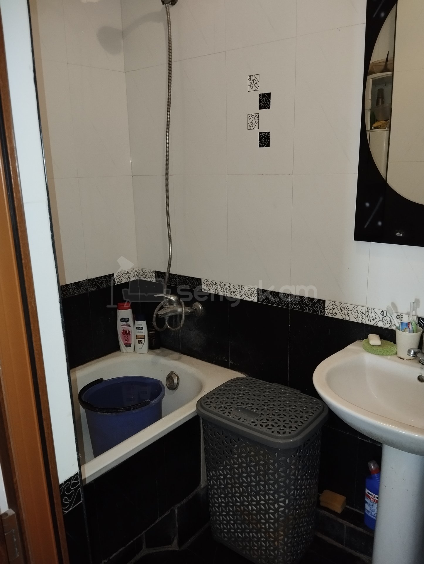 3 Սենյականոց Բնակարան Քարե Շենքում, 74քմ, 3/5 հարկ, Նորմալ Վիճակում