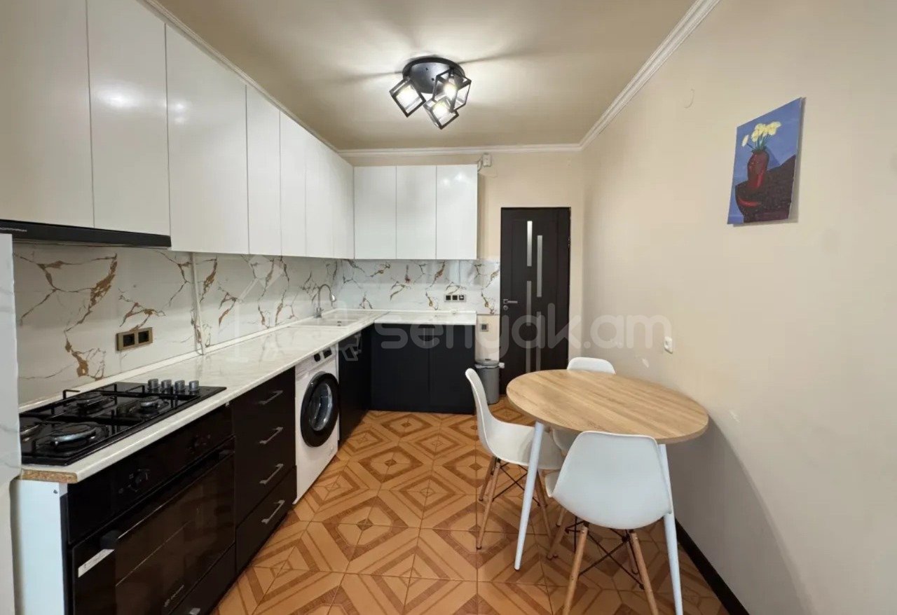 3 Սենյականոց Բնակարան Քարե Շենքում, 110քմ, 7/16 հարկ, Դիզայներական Վերանորոգված, Կահավորված, Արևկող