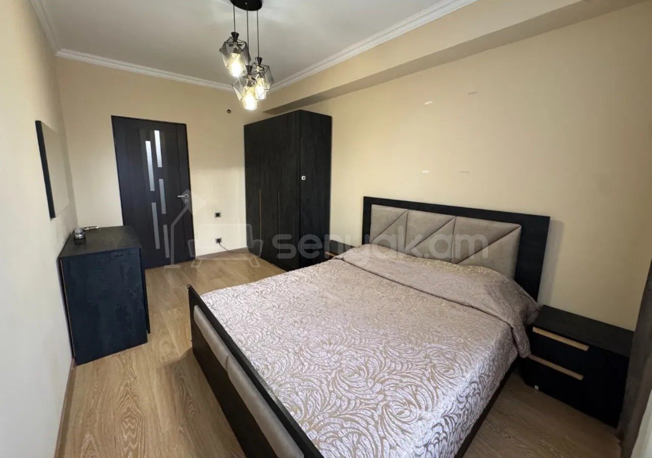 3 Սենյականոց Բնակարան Քարե Շենքում, 110քմ, 7/16 հարկ, Դիզայներական Վերանորոգված, Կահավորված, Արևկող