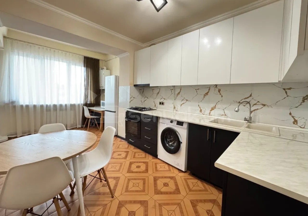 3 Սենյականոց Բնակարան Քարե Շենքում, 110քմ, 7/16 հարկ, Դիզայներական Վերանորոգված, Կահավորված, Արևկող