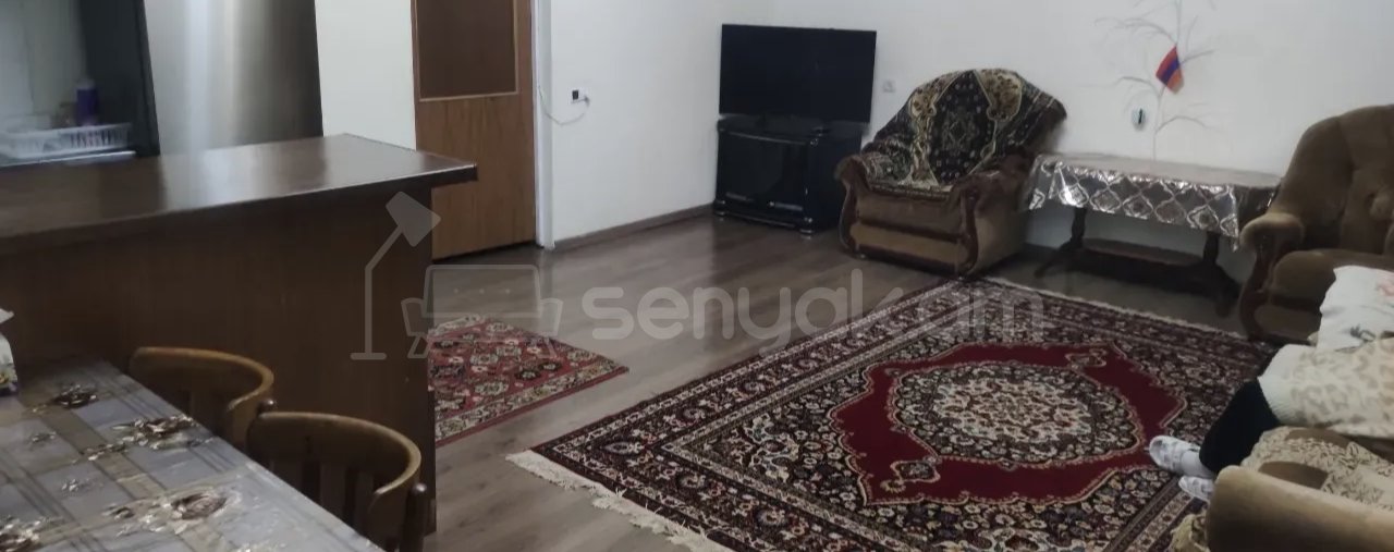 3 Սենյականոց Բնակարան Քարե Շենքում, 62քմ, 2/2 հարկ, Նորմալ Վիճակում, Կահավորված