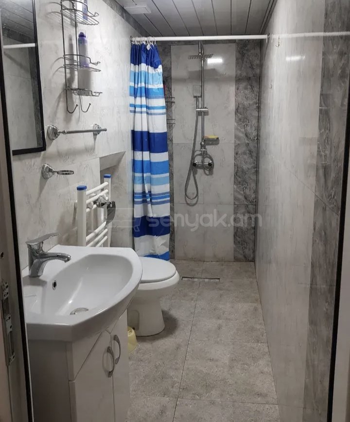 1 Սենյականոց Բնակարան Քարե Շենքում, 45քմ, 1/1 հարկ, Նորմալ Վիճակում, Կահավորված