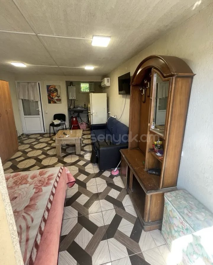 1 Սենյականոց Բնակարան Քարե Շենքում, 40քմ, 1/1 հարկ, Նորմալ Վիճակում, Կահավորված