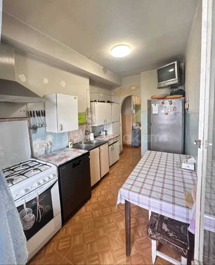 3 Սենյականոց Բնակարան, 70քմ, 10/12 հարկ, Նորմալ Վիճակում