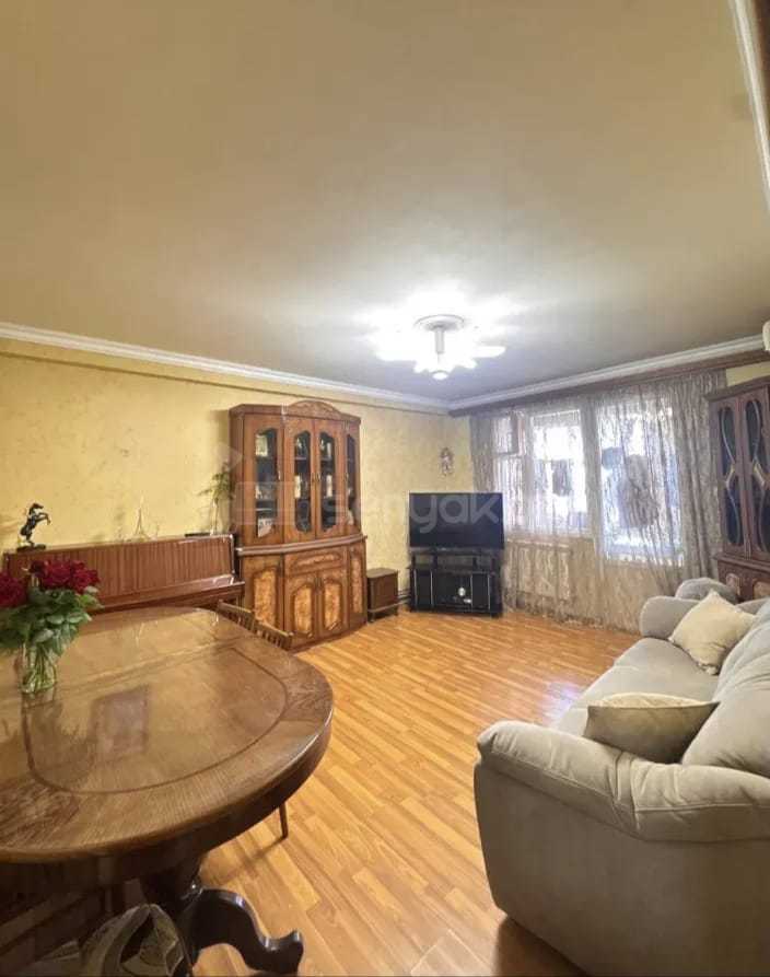 3 Սենյականոց Բնակարան, 70քմ, 10/12 հարկ, Նորմալ Վիճակում