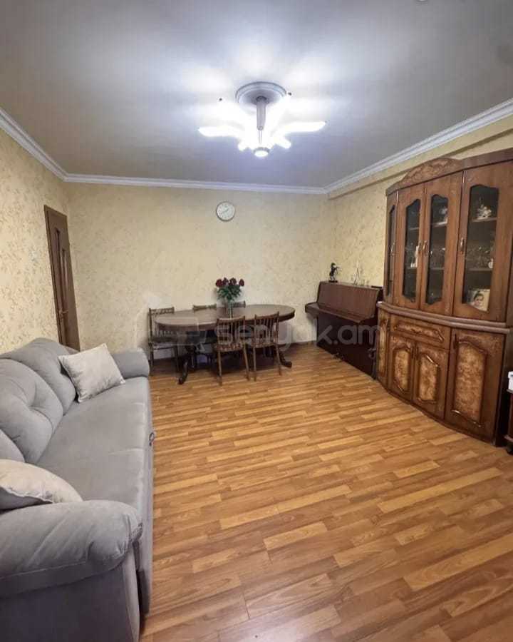 3 Սենյականոց Բնակարան, 70քմ, 10/12 հարկ, Նորմալ Վիճակում