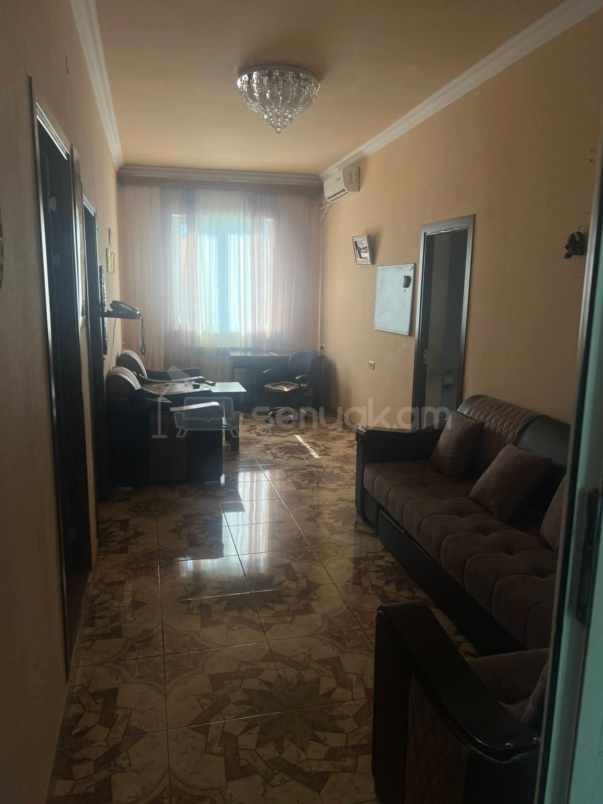 3 Սենյականոց Բնակարան Քարե Շենքում, 72քմ, 2/2 հարկ, Նորմալ Վիճակում, Կահավորված