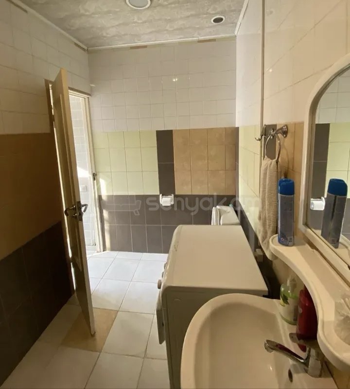 1 Սենյականոց Բնակարան Քարե Շենքում, 35քմ, 1/1 հարկ, Նորմալ Վիճակում, Կահավորված