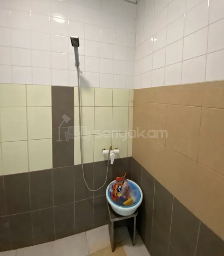 1 Սենյականոց Բնակարան Քարե Շենքում, 35քմ, 1/1 հարկ, Նորմալ Վիճակում, Կահավորված