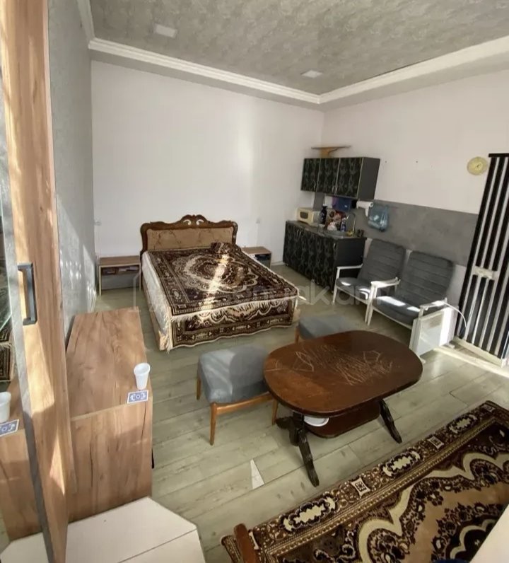 1 Սենյականոց Բնակարան Քարե Շենքում, 35քմ, 1/1 հարկ, Նորմալ Վիճակում, Կահավորված