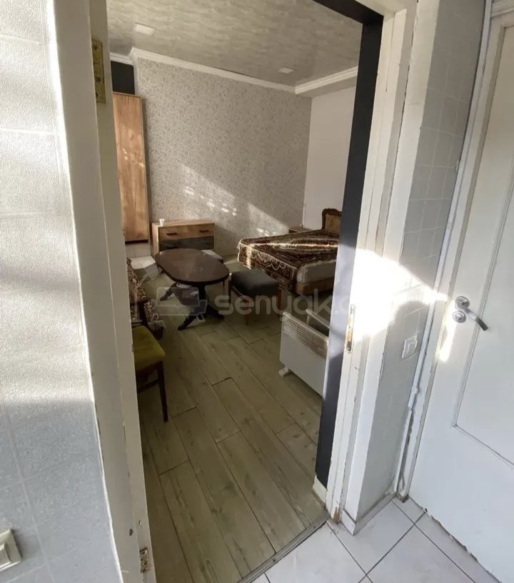 1 Սենյականոց Բնակարան Քարե Շենքում, 35քմ, 1/1 հարկ, Նորմալ Վիճակում, Կահավորված