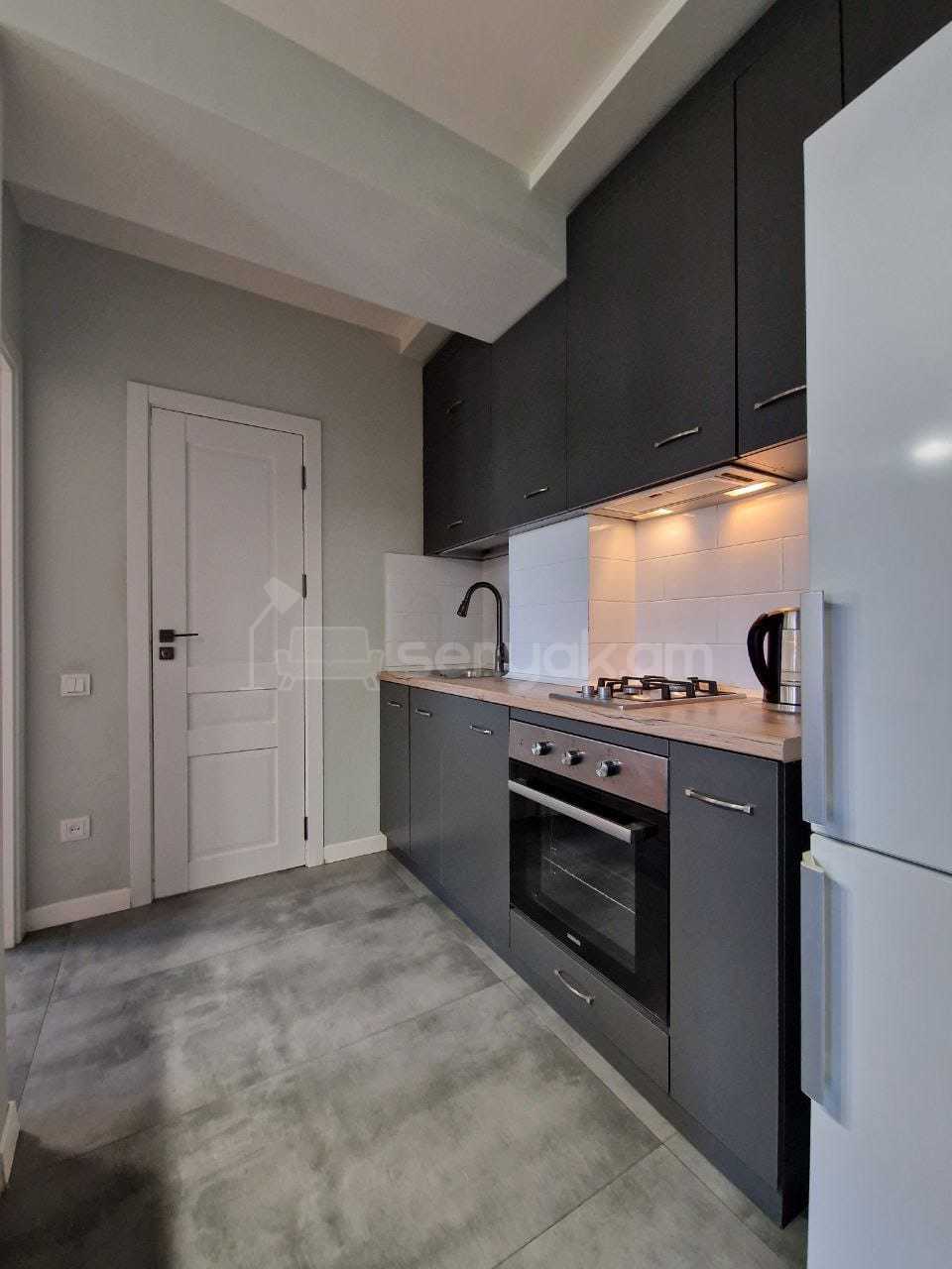 2 Սենյականոց Բնակարան, 42քմ, 8/10 հարկ, Դիզայներական Վերանորոգված, Կահավորված, Արևկող