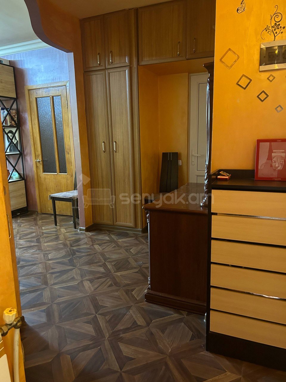 2 Սենյականոց Բնակարան Քարե Շենքում, 52քմ, 4/7 հարկ, Նորմալ Վիճակում, Կահավորված, Արևկող