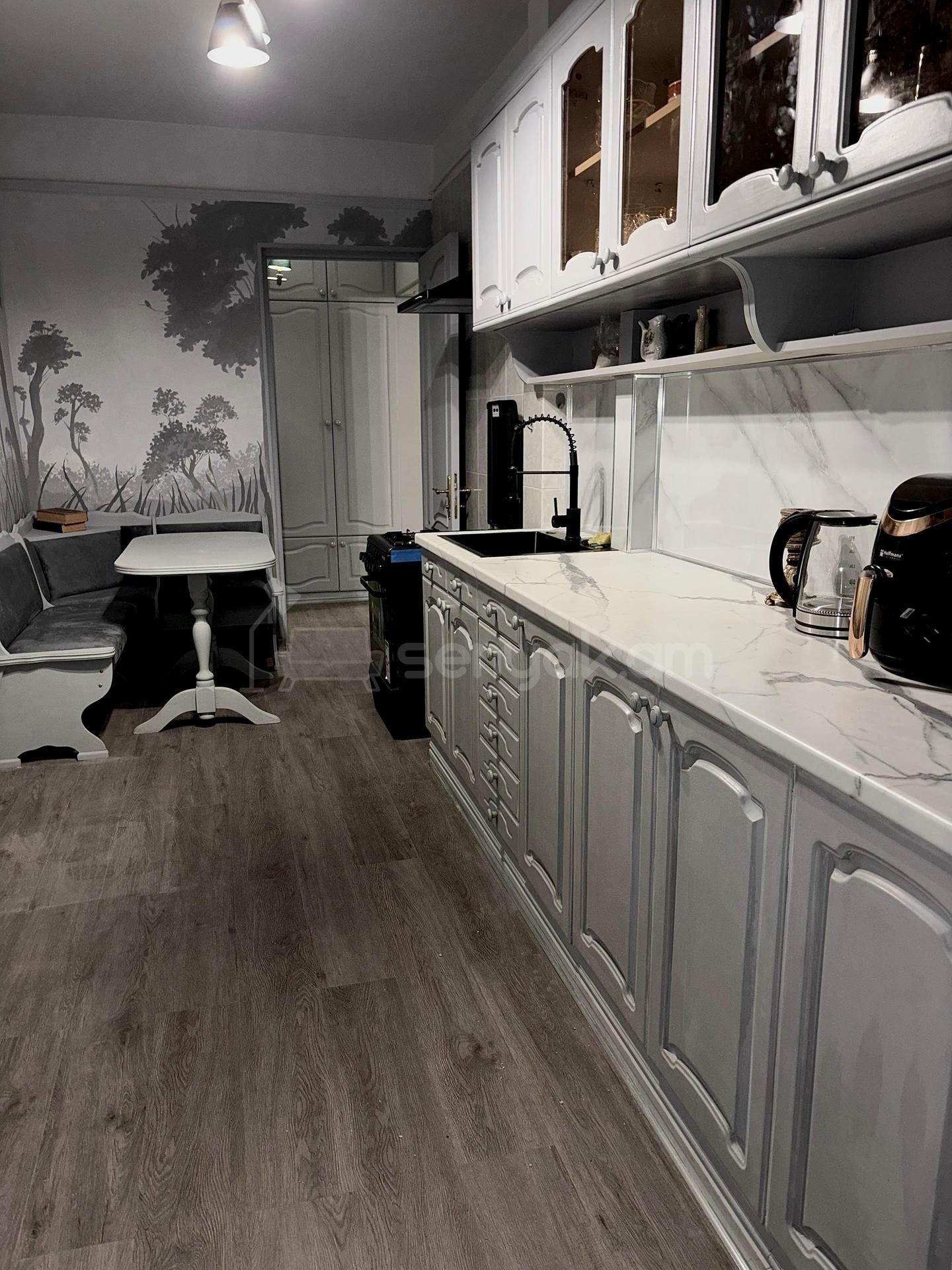 3 Սենյականոց Բնակարան Քարե Շենքում, 76քմ, 5/7 հարկ, Դիզայներական Վերանորոգված, Կահավորված, Արևկող