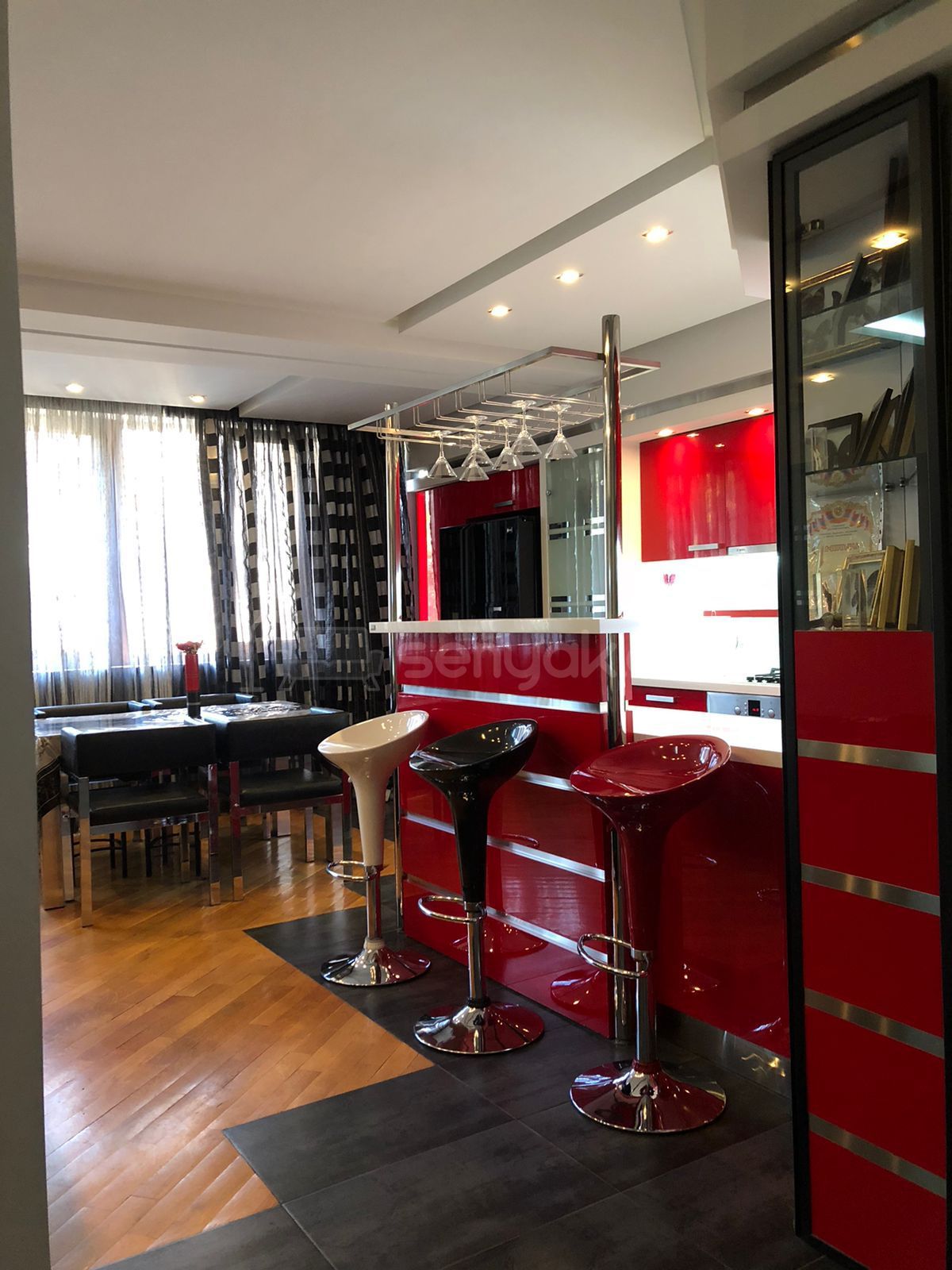 2 Սենյականոց Բնակարան, 68քմ, 5/10 հարկ, Դիզայներական Վերանորոգված, Կահավորված, Արևկող