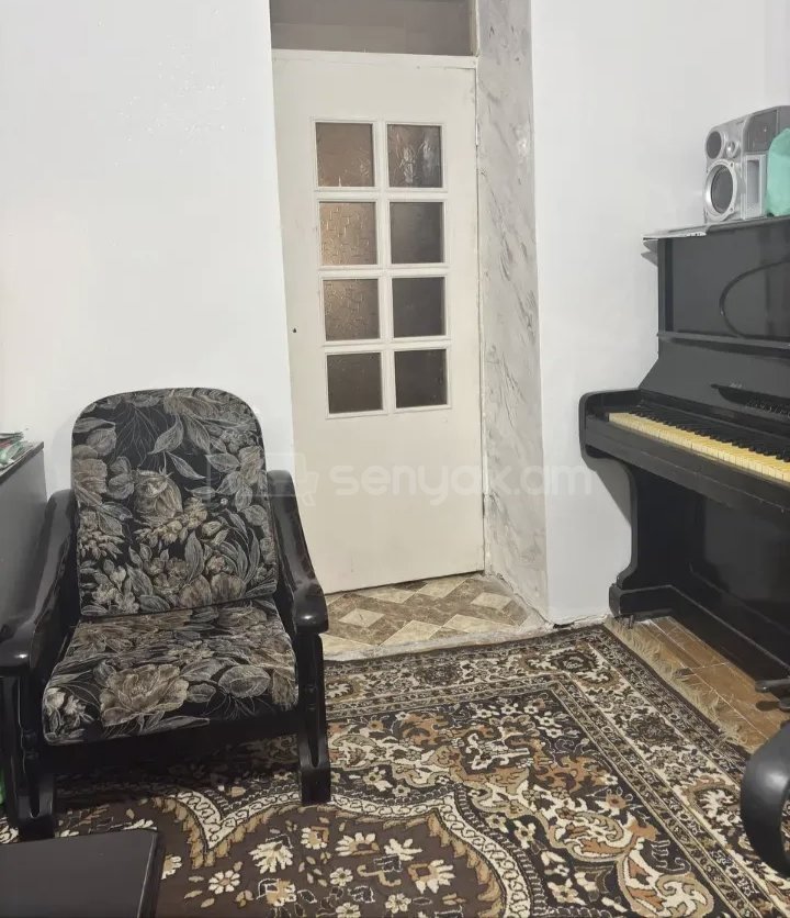 2 Սենյականոց Բնակարան Քարե Շենքում, 50քմ, 1/1 հարկ, Նորմալ Վիճակում, Կահավորված