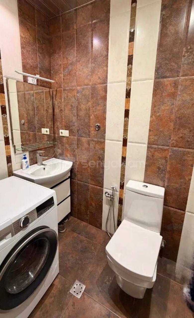 4 Սենյականոց Բնակարան, 130քմ, 3/10 հարկ, Կապիտալ Վերանորոգված