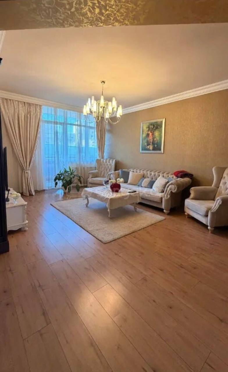 4 Սենյականոց Բնակարան, 130քմ, 3/10 հարկ, Կապիտալ Վերանորոգված