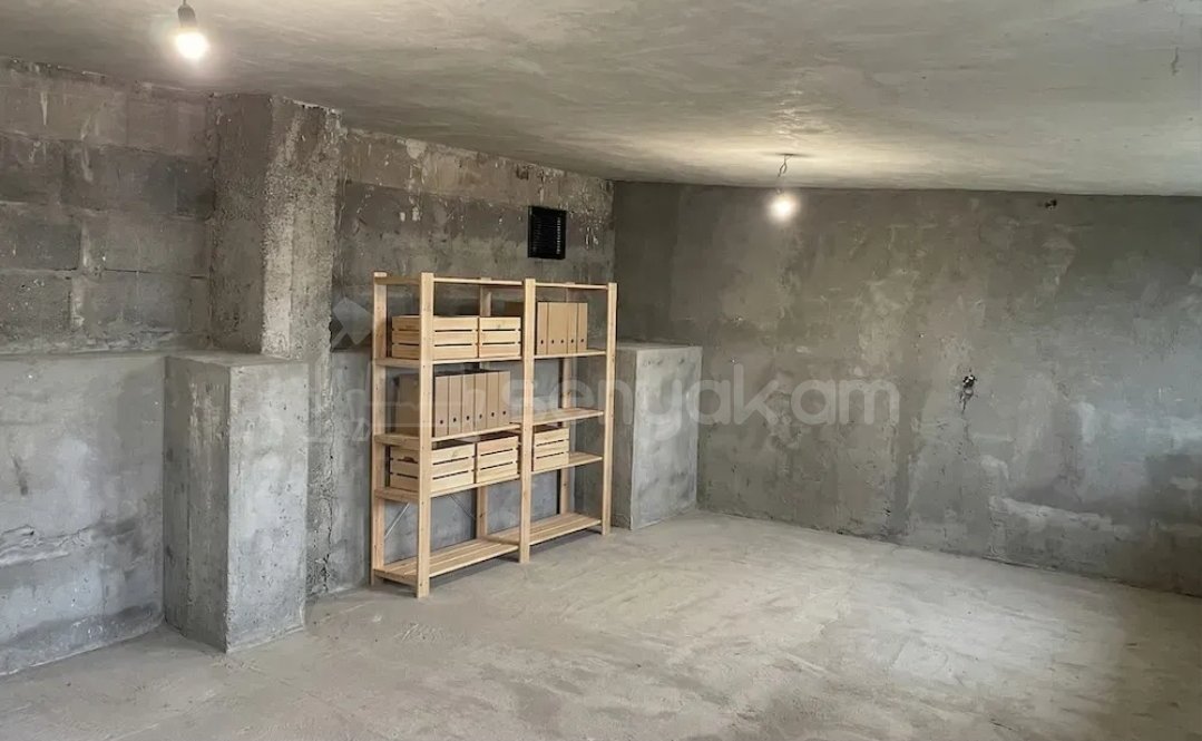 4 Սենյականոց Բնակարան Քարե Շենքում, 120քմ, 1/5 հարկ, Կապիտալ Վերանորոգված