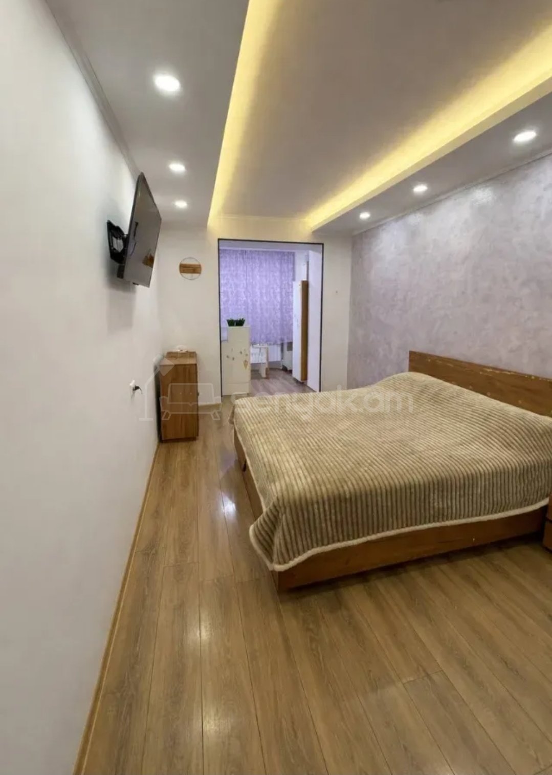 4 Սենյականոց Բնակարան Քարե Շենքում, 120քմ, 1/5 հարկ, Կապիտալ Վերանորոգված