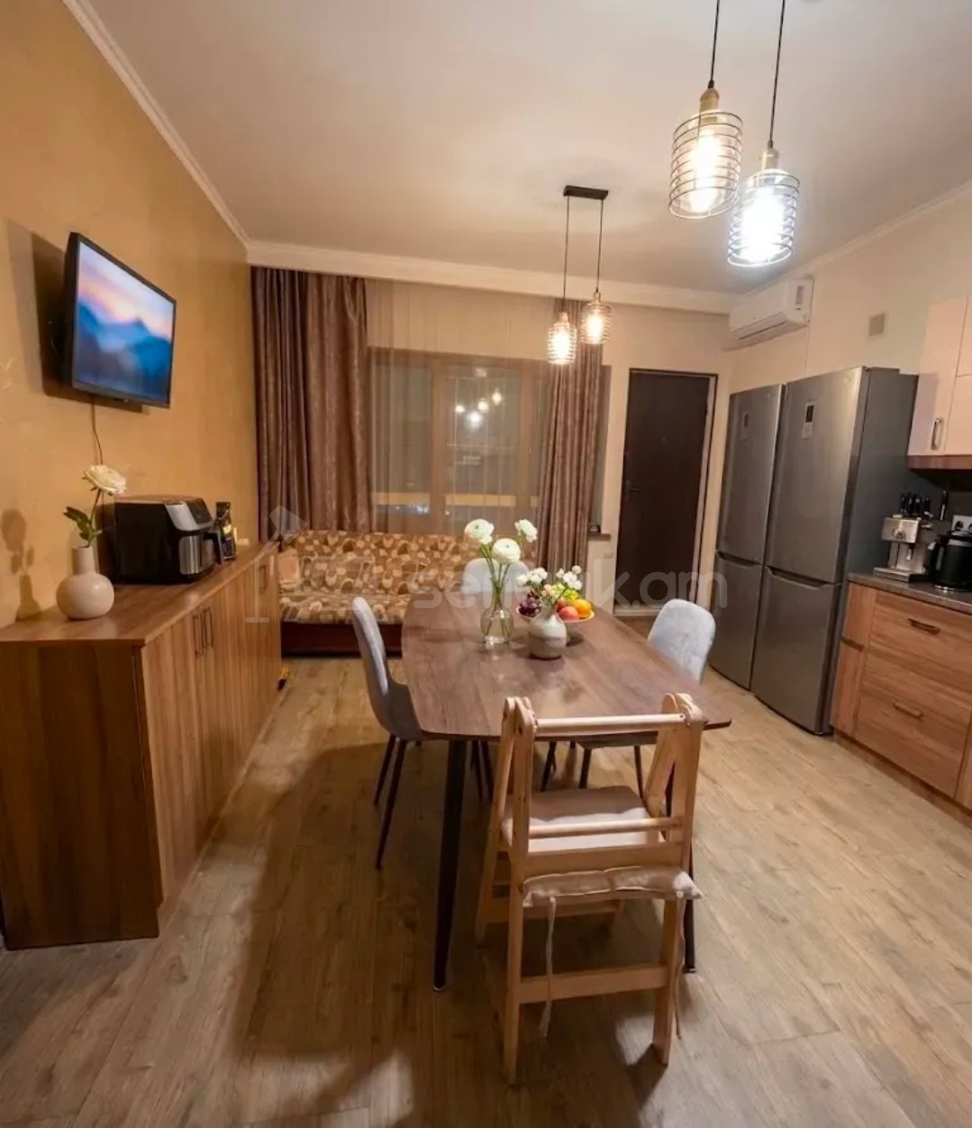 4 Սենյականոց Բնակարան Քարե Շենքում, 120քմ, 1/5 հարկ, Կապիտալ Վերանորոգված