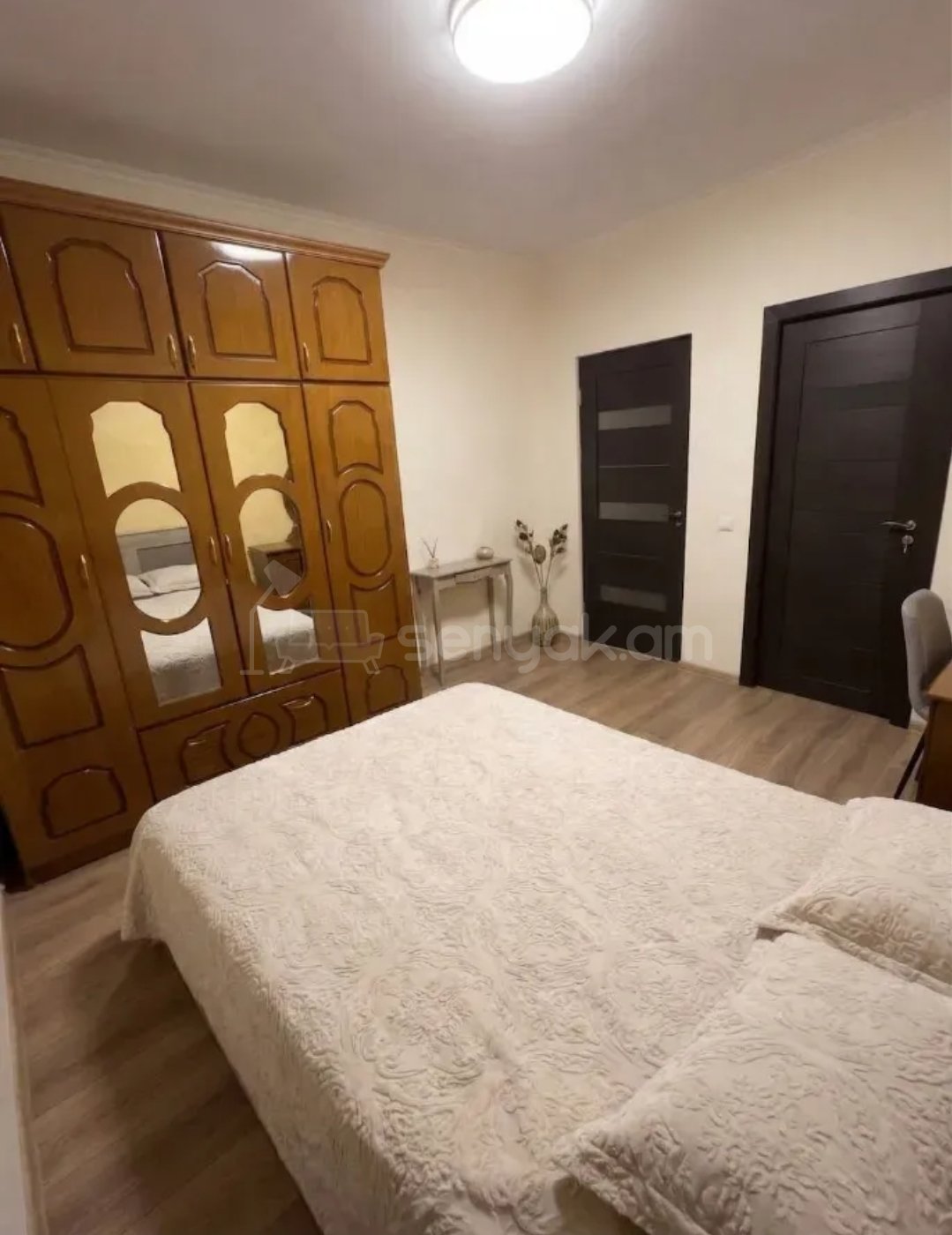 4 Սենյականոց Բնակարան Քարե Շենքում, 120քմ, 1/5 հարկ, Կապիտալ Վերանորոգված