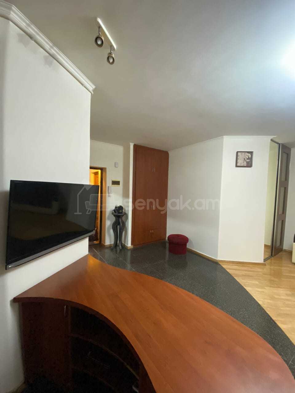 2 Սենյականոց Բնակարան Քարե Շենքում, 45քմ, 2/5 հարկ, Կոսմետիկ Վերանորոգված, Կահավորված