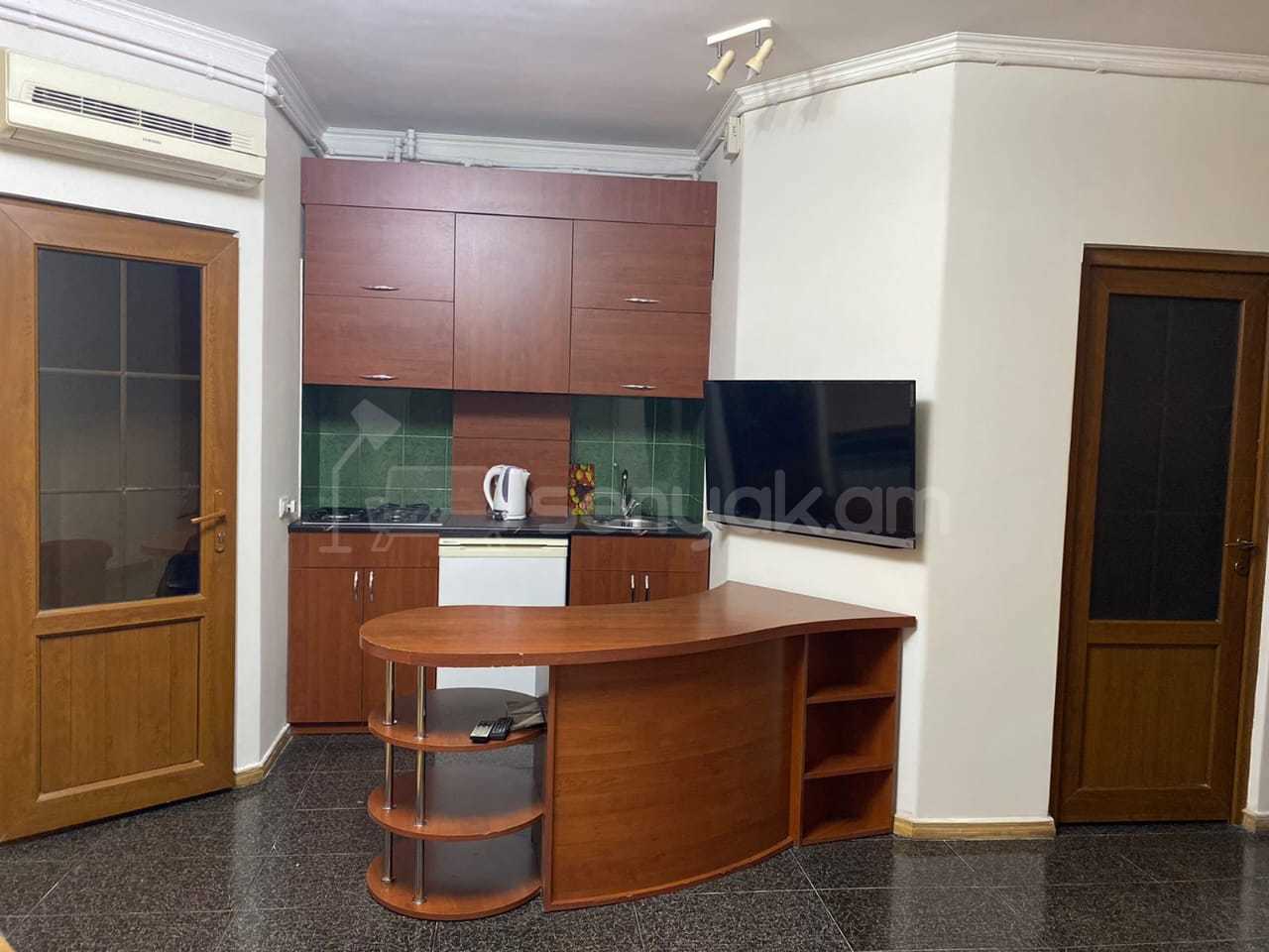 2 Սենյականոց Բնակարան Քարե Շենքում, 45քմ, 2/5 հարկ, Կոսմետիկ Վերանորոգված, Կահավորված