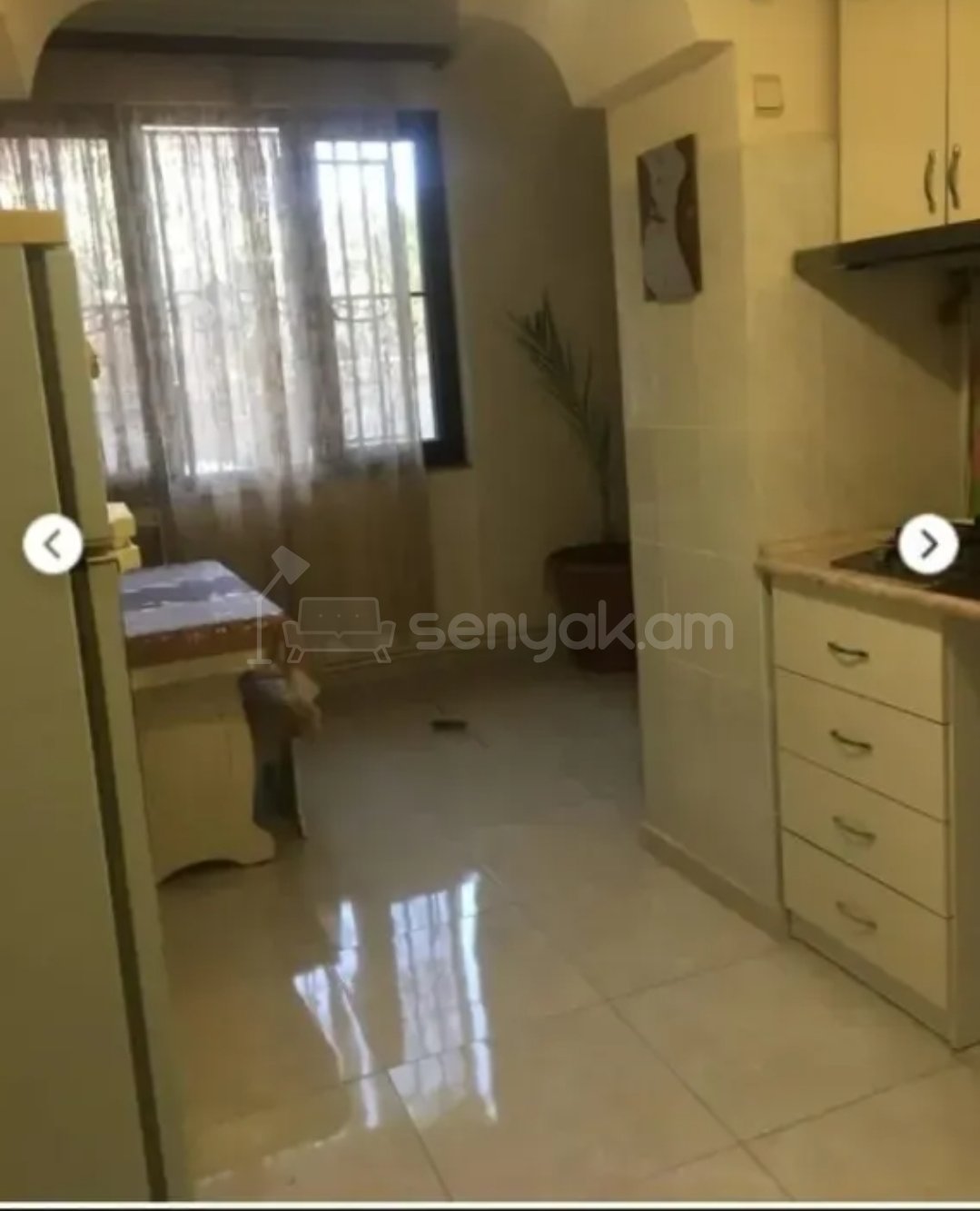 2 Սենյականոց Բնակարան Քարե Շենքում, 60քմ, 1/4 հարկ, Նորմալ Վիճակում, Կահավորված, Արևկող