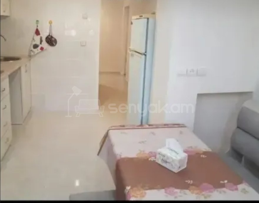 2 Սենյականոց Բնակարան Քարե Շենքում, 60քմ, 1/4 հարկ, Նորմալ Վիճակում, Կահավորված, Արևկող