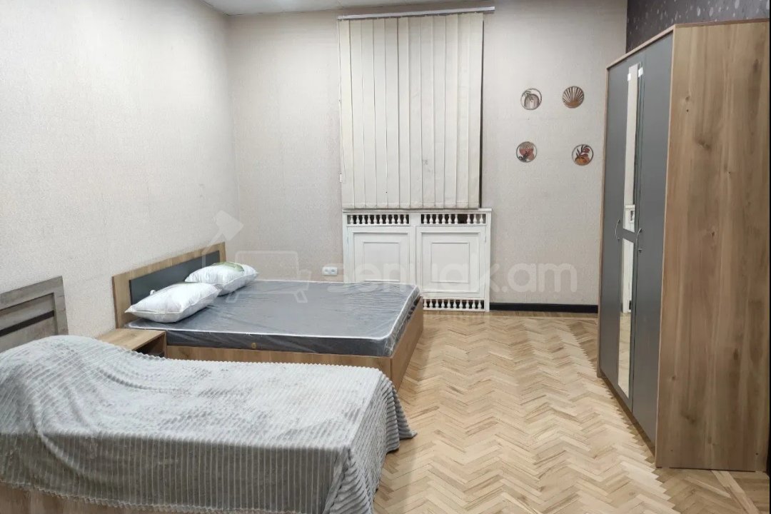 3 Սենյականոց Բնակարան Քարե Շենքում, 100քմ, 1/5 հարկ, Կապիտալ Վերանորոգված