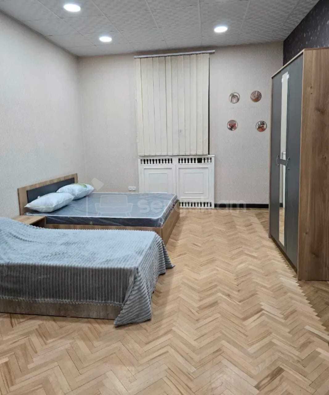 3 Սենյականոց Բնակարան Քարե Շենքում, 100քմ, 1/5 հարկ, Կապիտալ Վերանորոգված