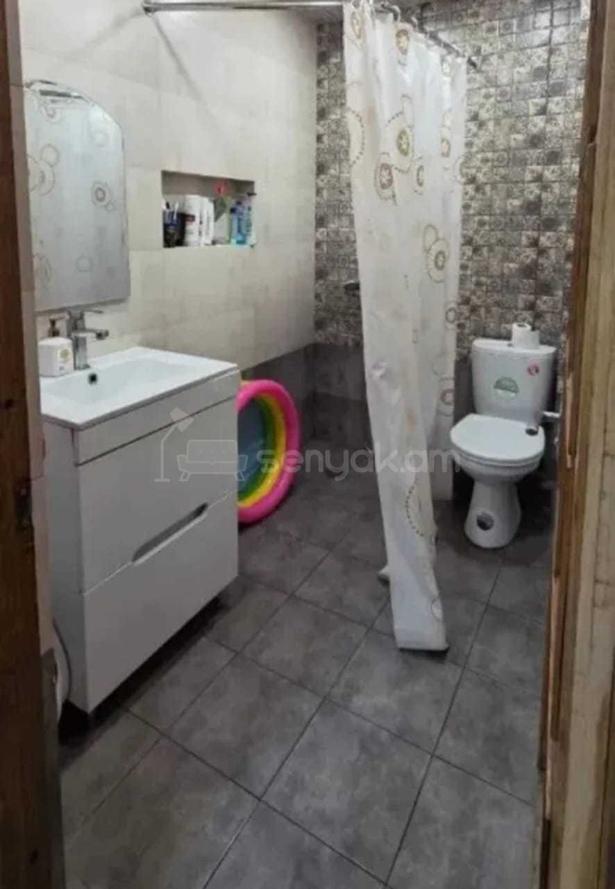 3 Սենյականոց Բնակարան Քարե Շենքում, 100քմ, 1/5 հարկ, Կապիտալ Վերանորոգված