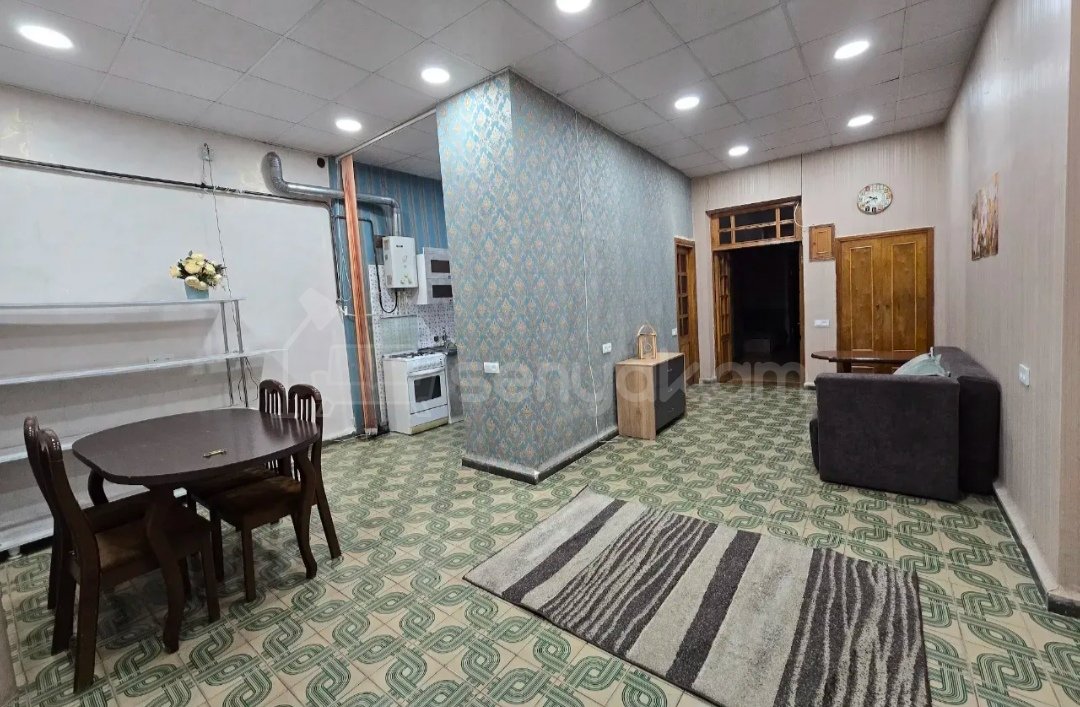 3 Սենյականոց Բնակարան Քարե Շենքում, 100քմ, 1/5 հարկ, Կապիտալ Վերանորոգված