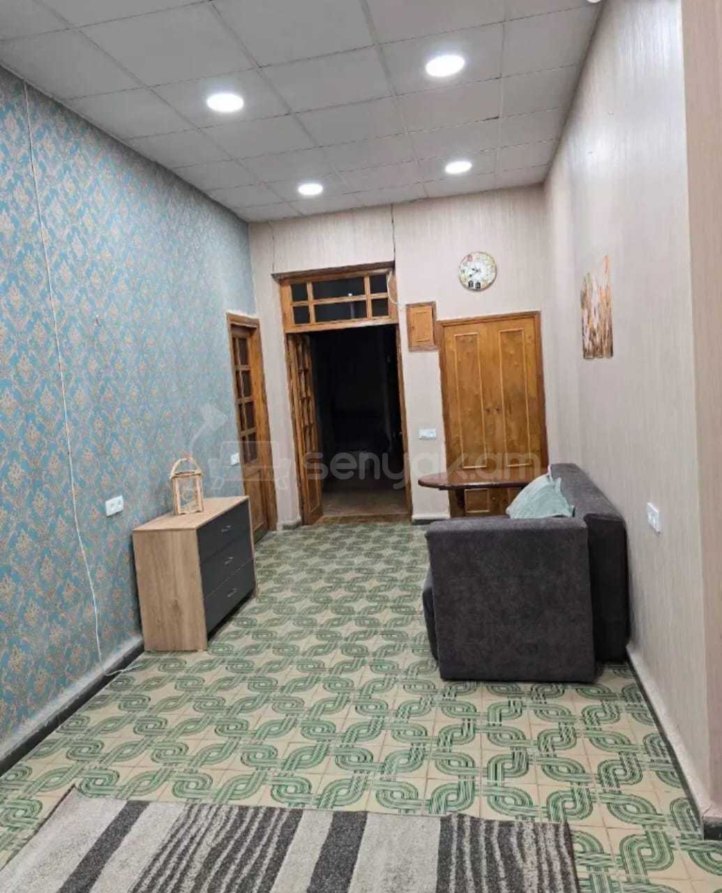 3 Սենյականոց Բնակարան Քարե Շենքում, 100քմ, 1/5 հարկ, Կապիտալ Վերանորոգված