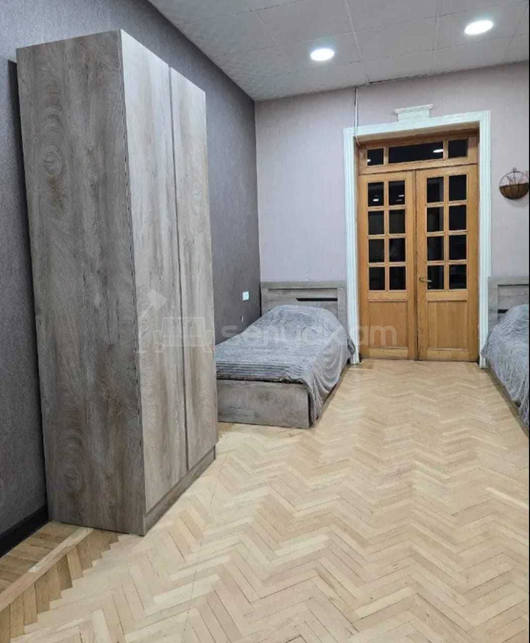 3 Սենյականոց Բնակարան Քարե Շենքում, 100քմ, 1/5 հարկ, Կապիտալ Վերանորոգված