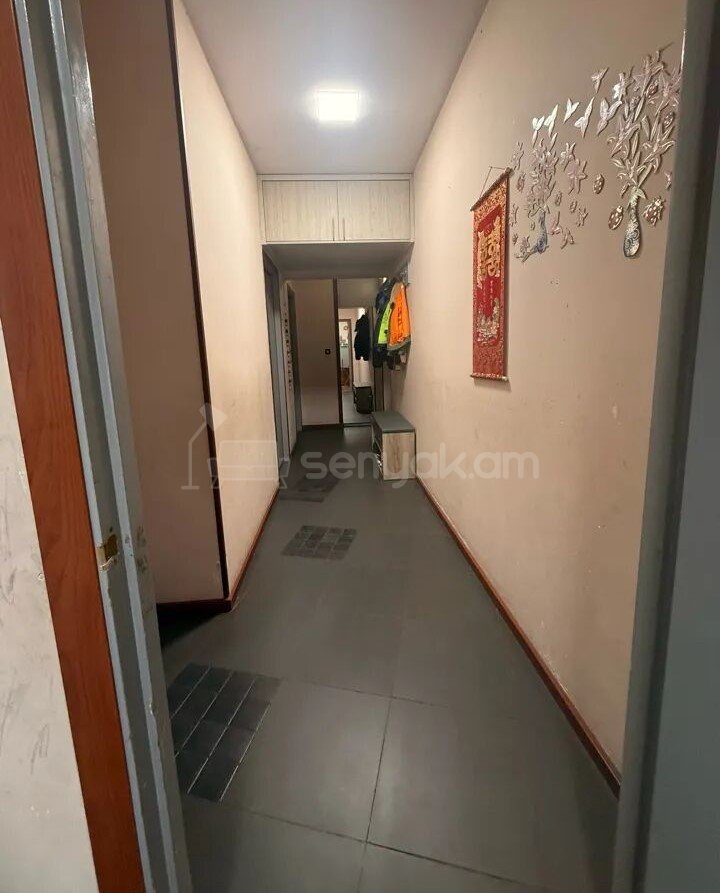 3 Սենյականոց Բնակարան Քարե Շենքում, 68քմ, 5/5 հարկ, Նորմալ Վիճակում