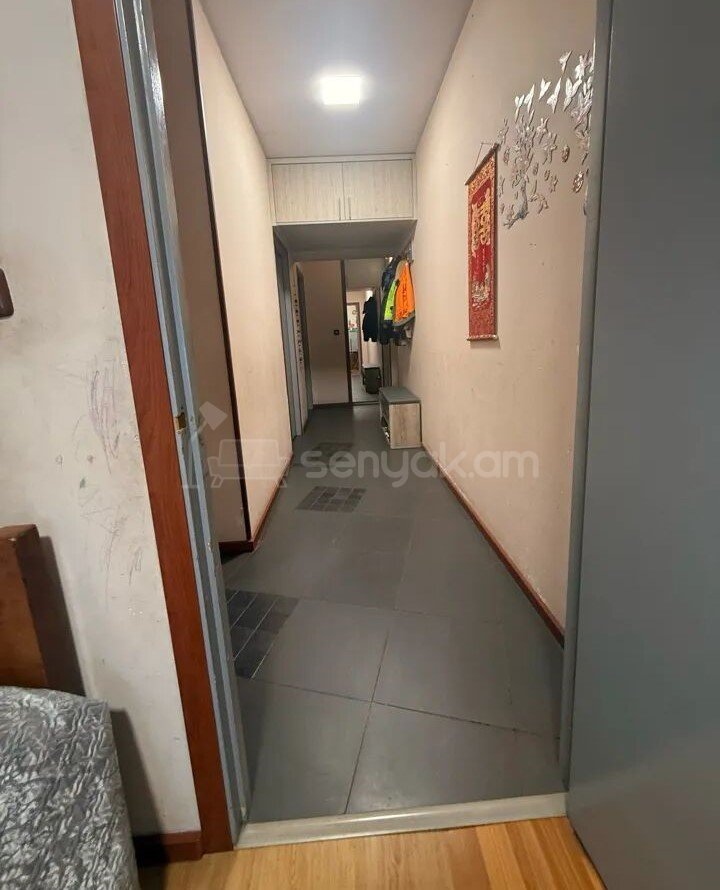 3 Սենյականոց Բնակարան Քարե Շենքում, 68քմ, 5/5 հարկ, Նորմալ Վիճակում