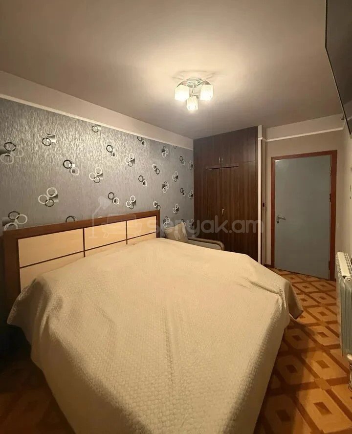 3 Սենյականոց Բնակարան Քարե Շենքում, 68քմ, 5/5 հարկ, Նորմալ Վիճակում