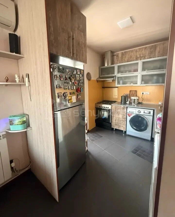 3 Սենյականոց Բնակարան Քարե Շենքում, 68քմ, 5/5 հարկ, Նորմալ Վիճակում