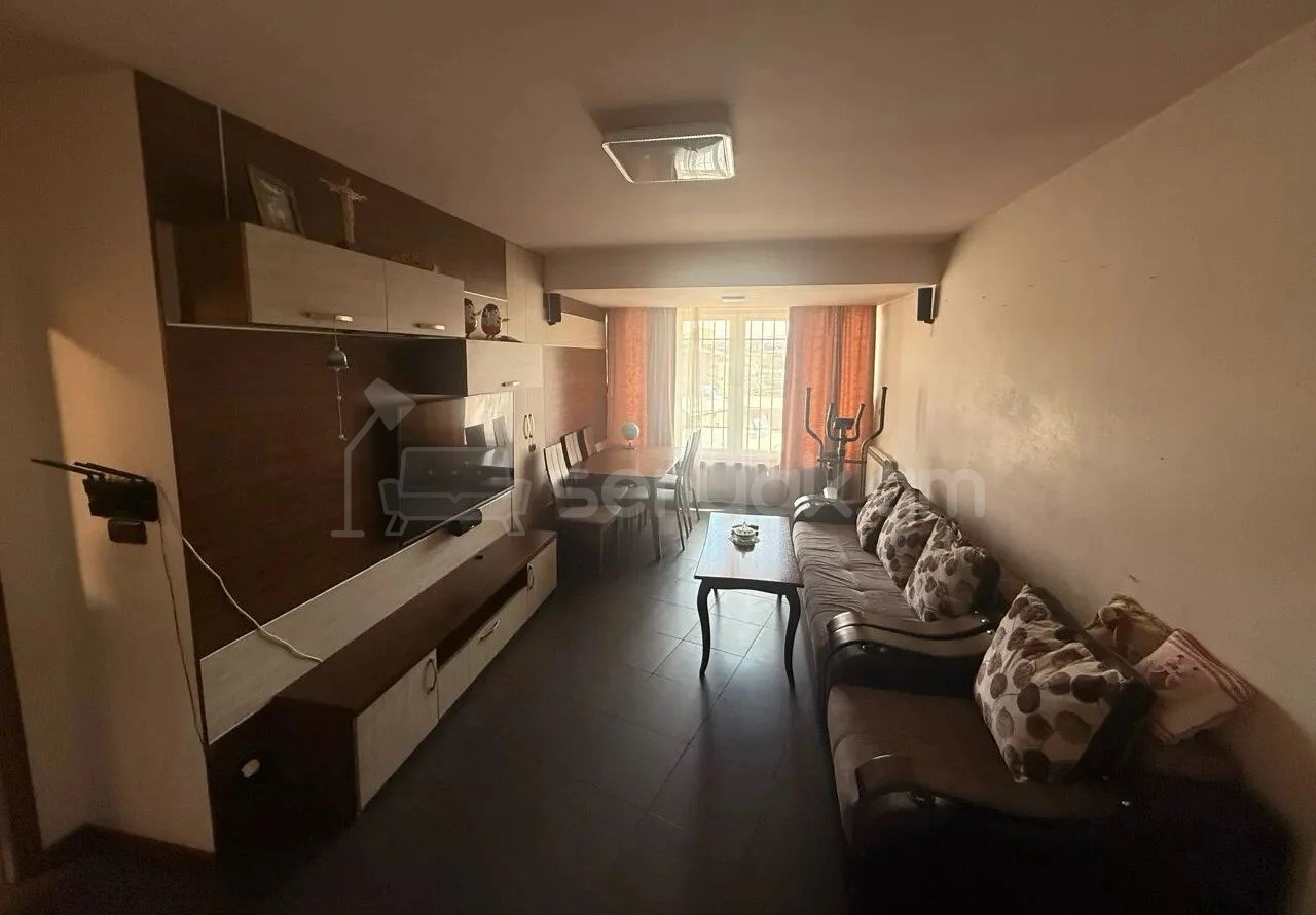 3 Սենյականոց Բնակարան Քարե Շենքում, 68քմ, 5/5 հարկ, Նորմալ Վիճակում