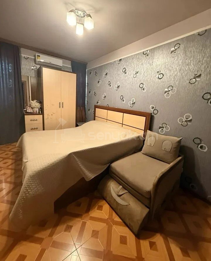 3 Սենյականոց Բնակարան Քարե Շենքում, 68քմ, 5/5 հարկ, Նորմալ Վիճակում