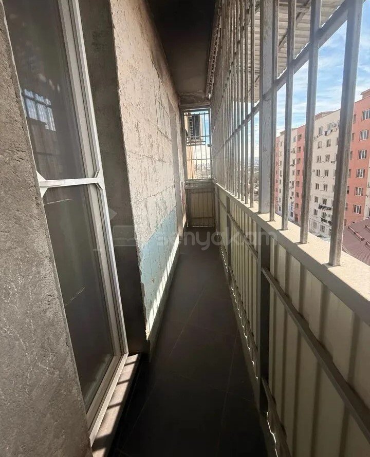 3 Սենյականոց Բնակարան Քարե Շենքում, 68քմ, 5/5 հարկ, Նորմալ Վիճակում